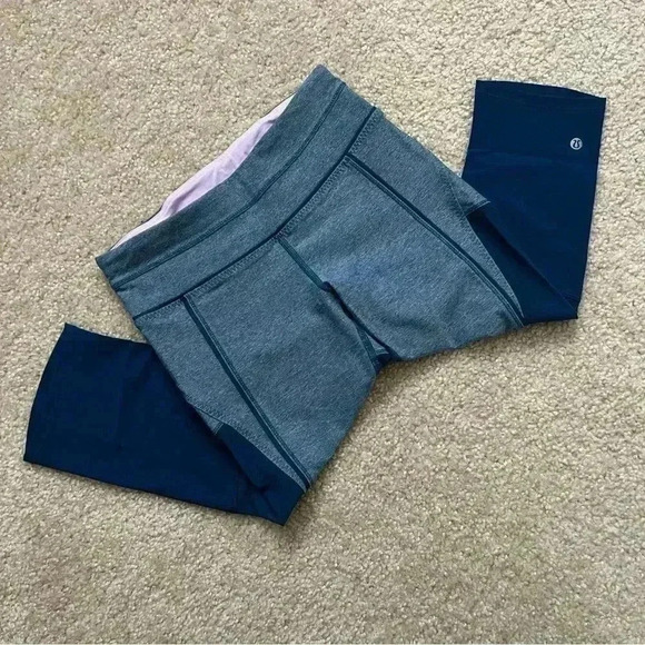 Lululemon Athletica Training Tough Cropped Capri Women’s Size 4 Blue Mesh Panel - Picture 4 of 16